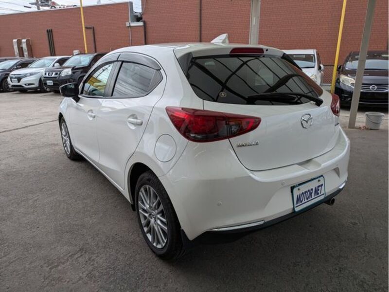 MAZDA2