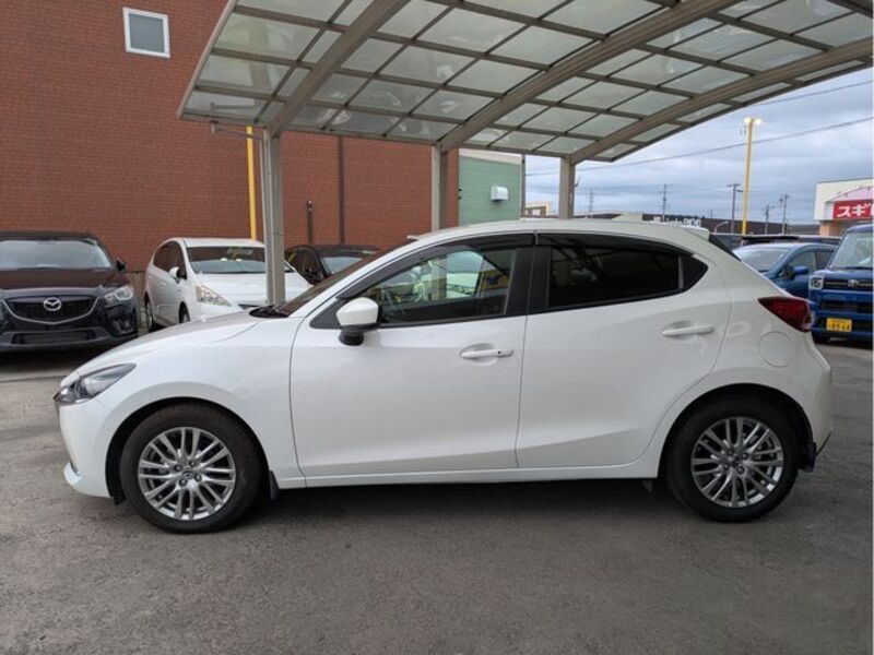 MAZDA2