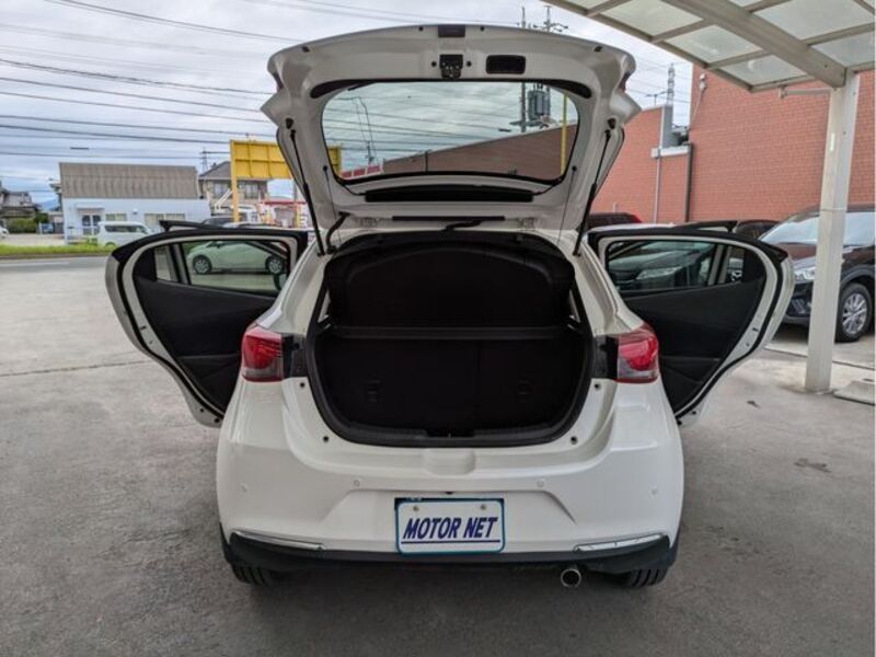 MAZDA2