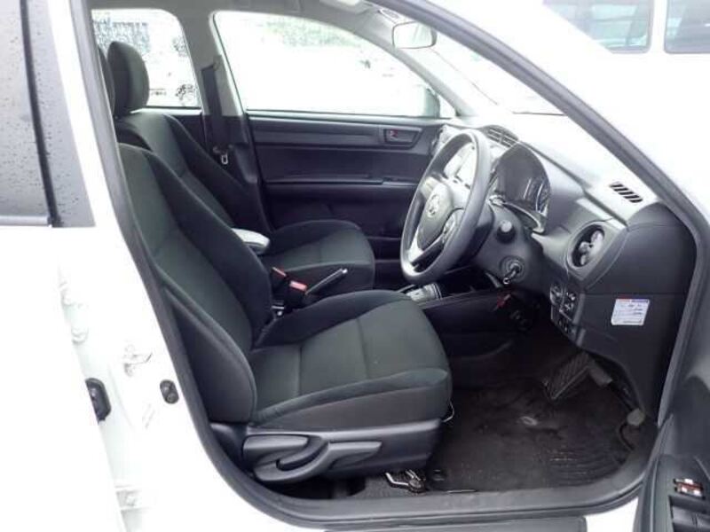 COROLLA AXIO