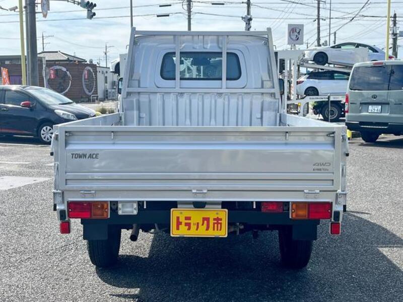 TOWNACE TRUCK