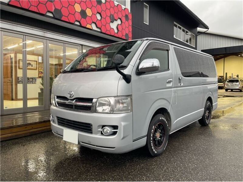 TOYOTA HIACE