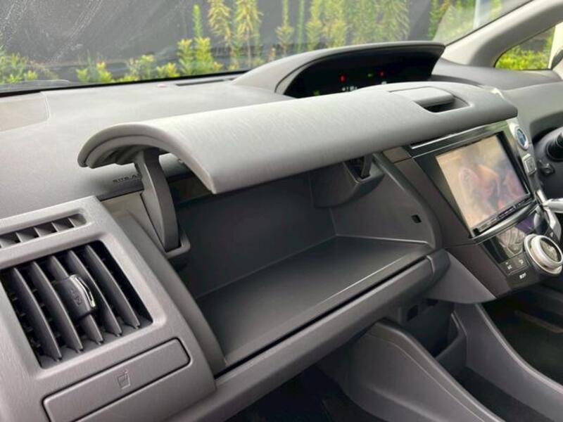 PRIUS ALPHA
