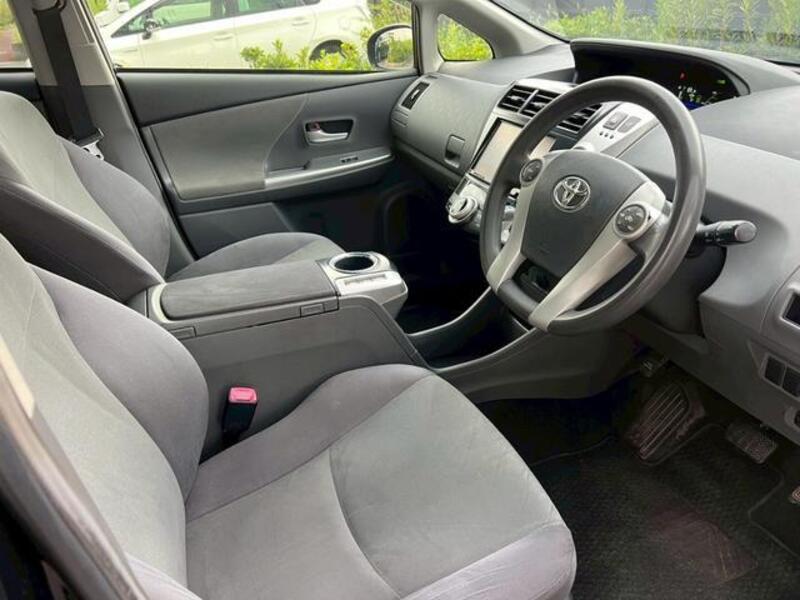 PRIUS ALPHA