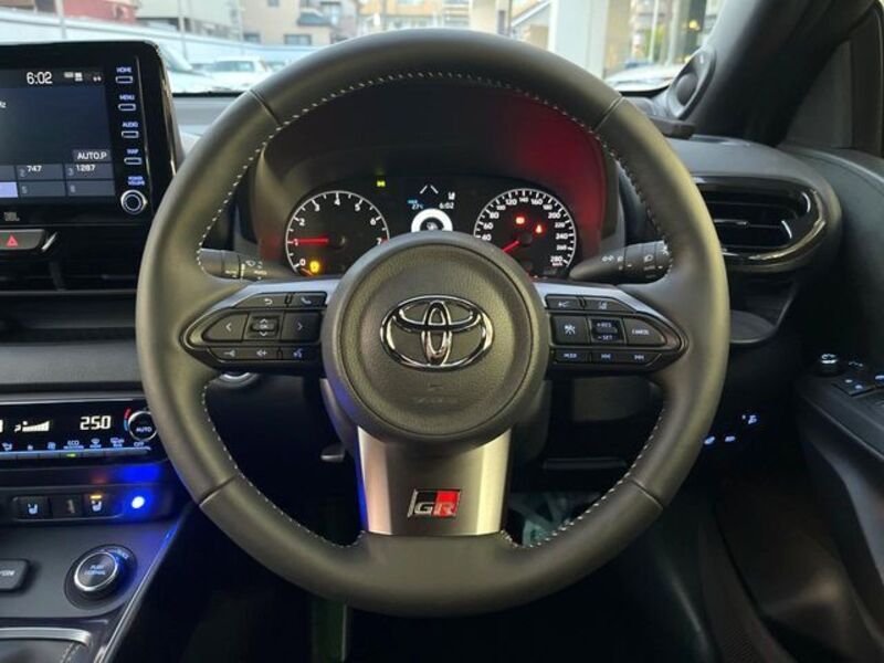 GR YARIS