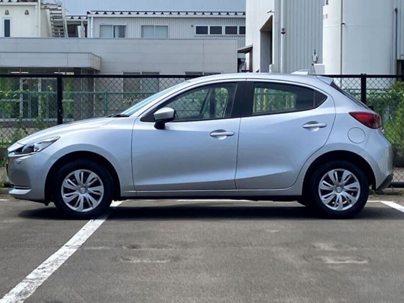 MAZDA2