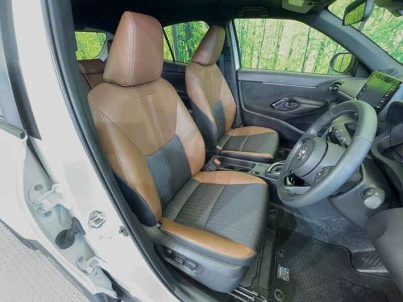 YARIS CROSS