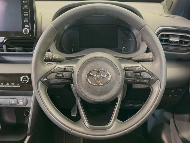 YARIS CROSS
