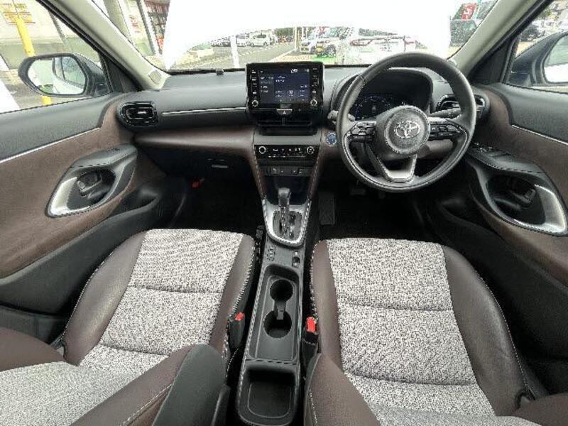 YARIS CROSS