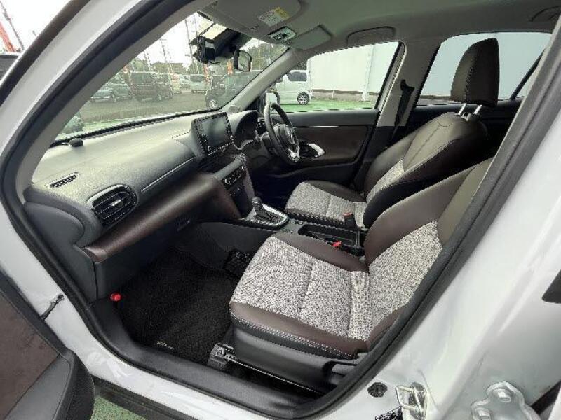 YARIS CROSS