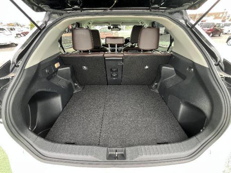 YARIS CROSS