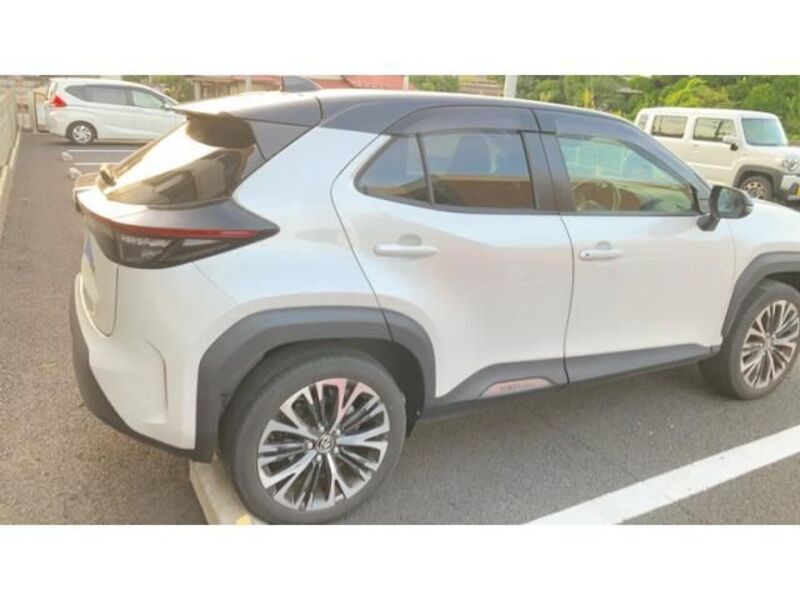 YARIS CROSS