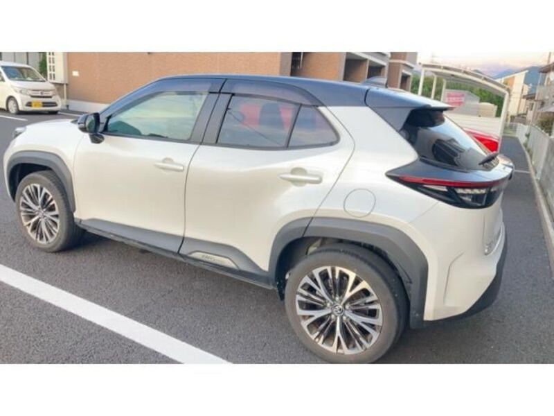 YARIS CROSS