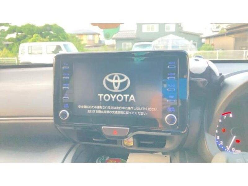 YARIS CROSS
