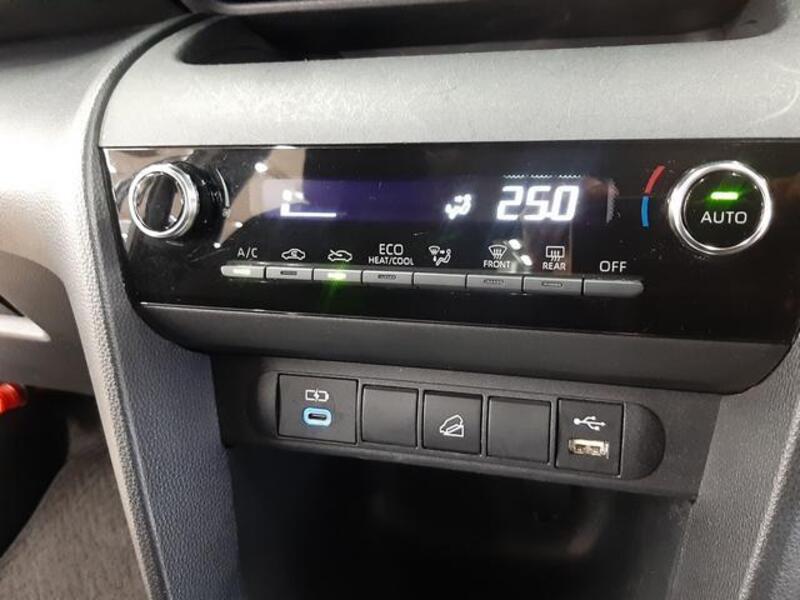 YARIS CROSS