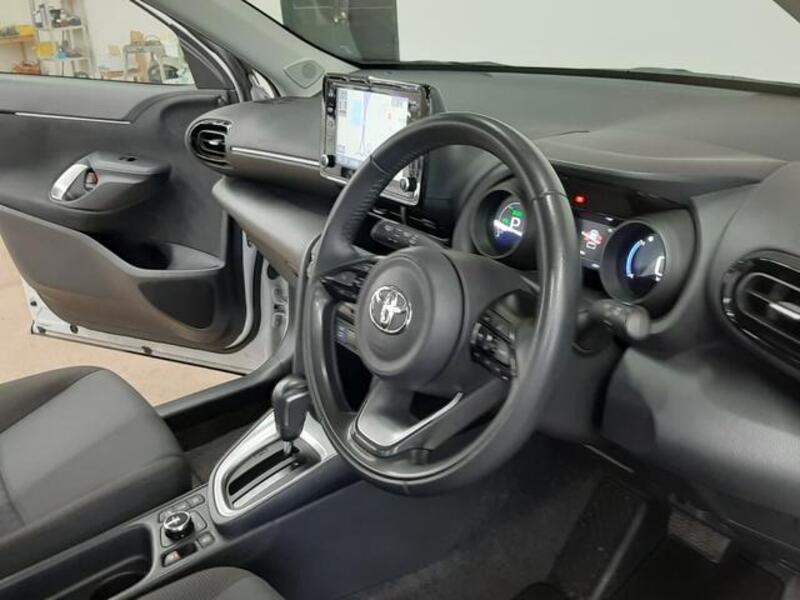YARIS CROSS