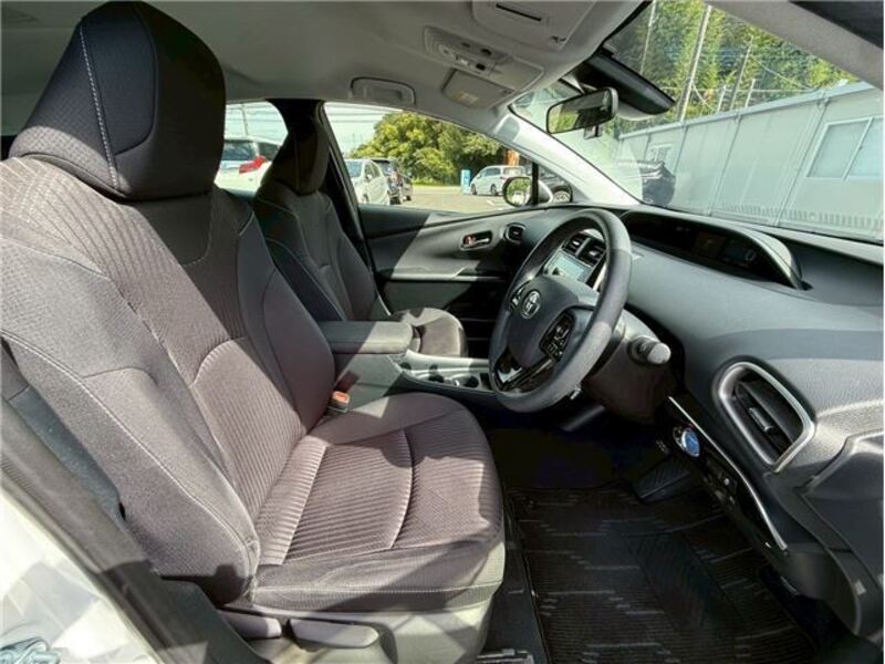 PRIUS PHV