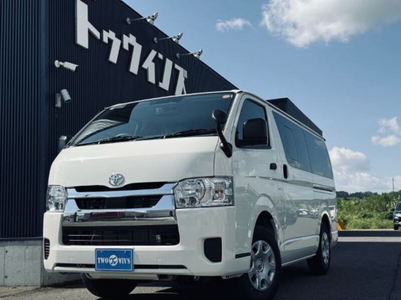 TOYOTA HIACE