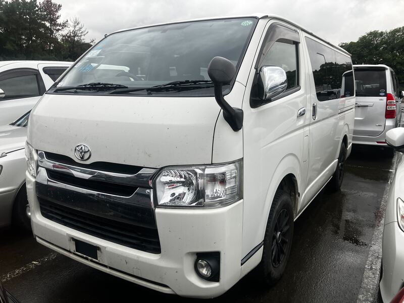 TOYOTA HIACE VAN