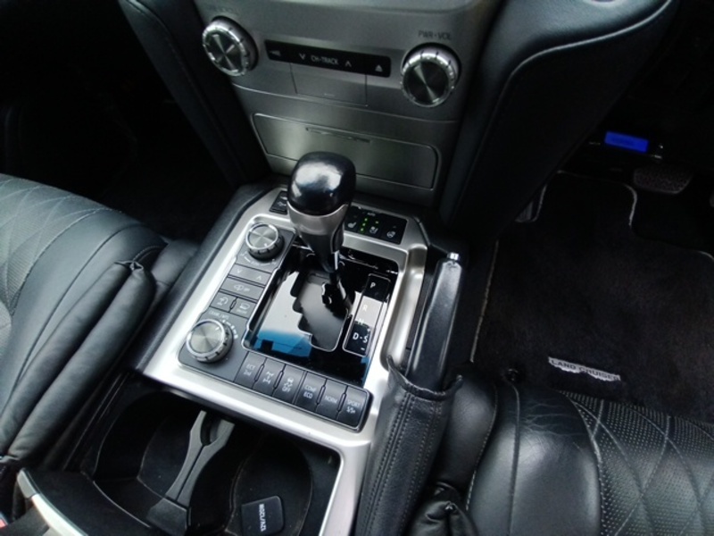 LAND CRUISER