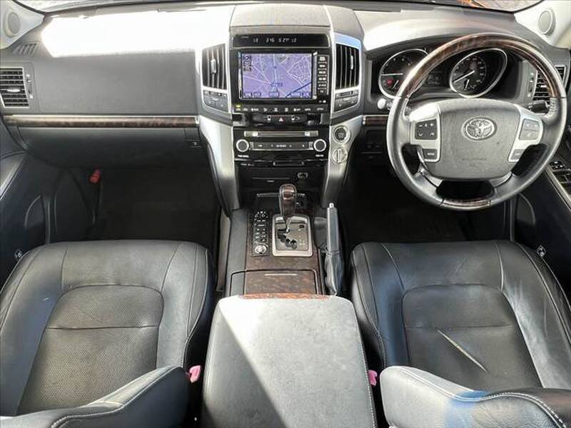LAND CRUISER