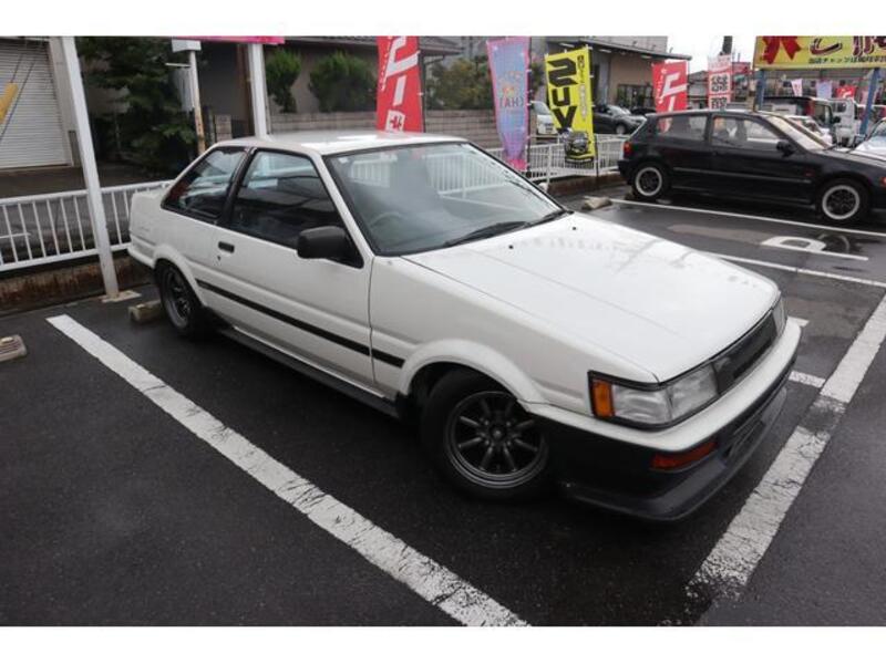 COROLLA LEVIN
