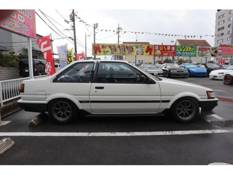 COROLLA LEVIN