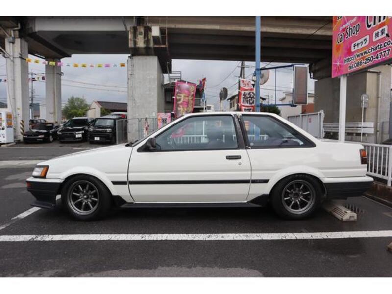COROLLA LEVIN