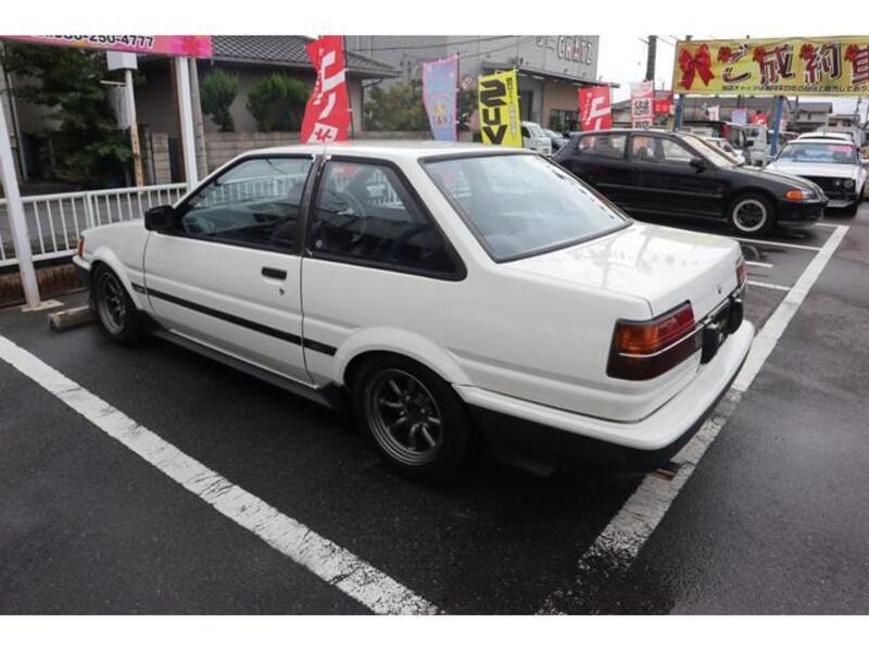 COROLLA LEVIN