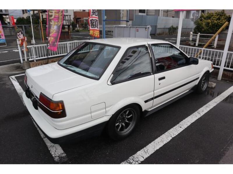 COROLLA LEVIN