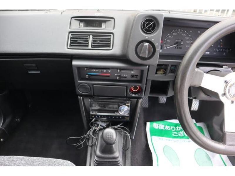 COROLLA LEVIN