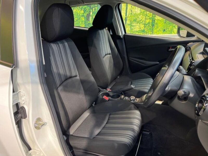 MAZDA2