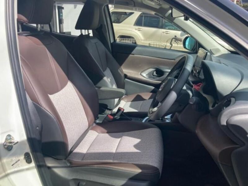 YARIS CROSS