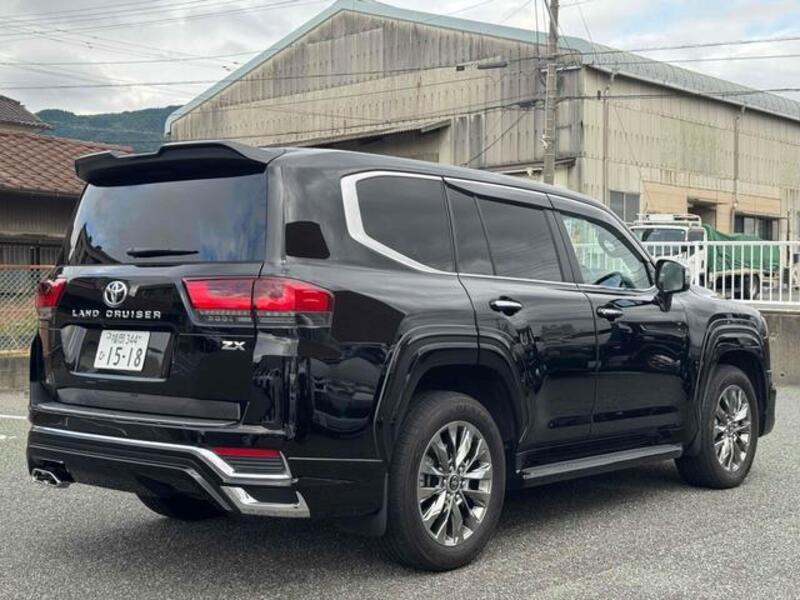 LAND CRUISER