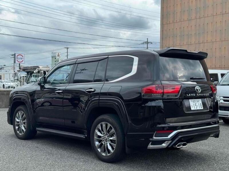 LAND CRUISER