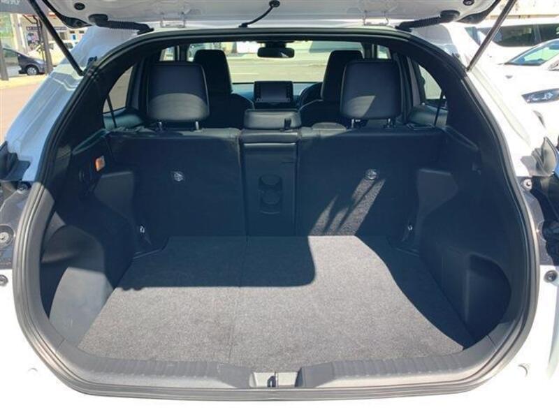 YARIS CROSS
