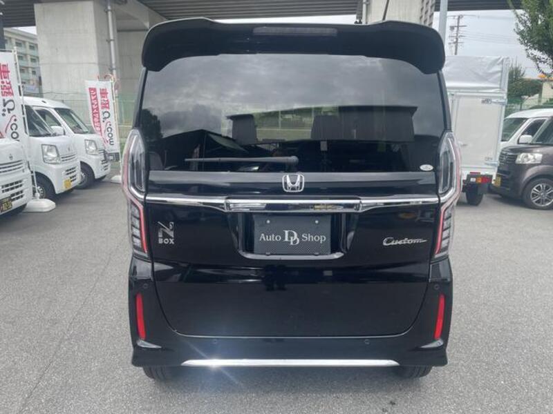 N BOX CUSTOM