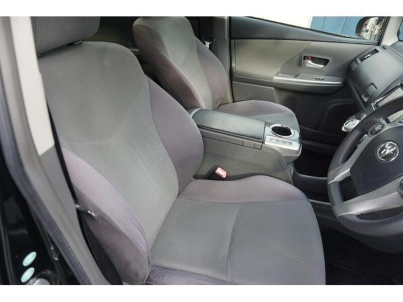 PRIUS ALPHA