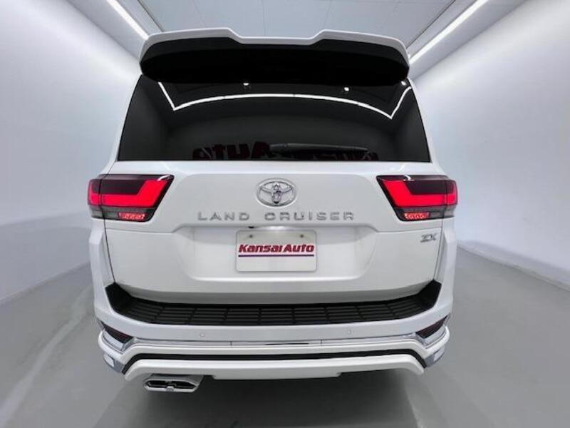 LAND CRUISER
