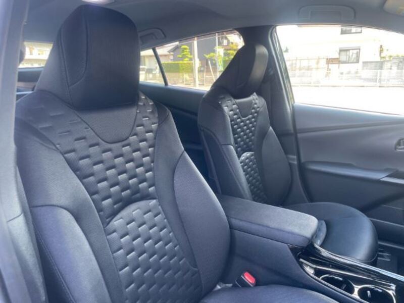 PRIUS PHV