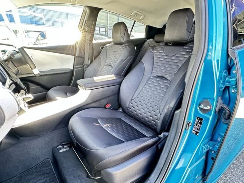 PRIUS PHV