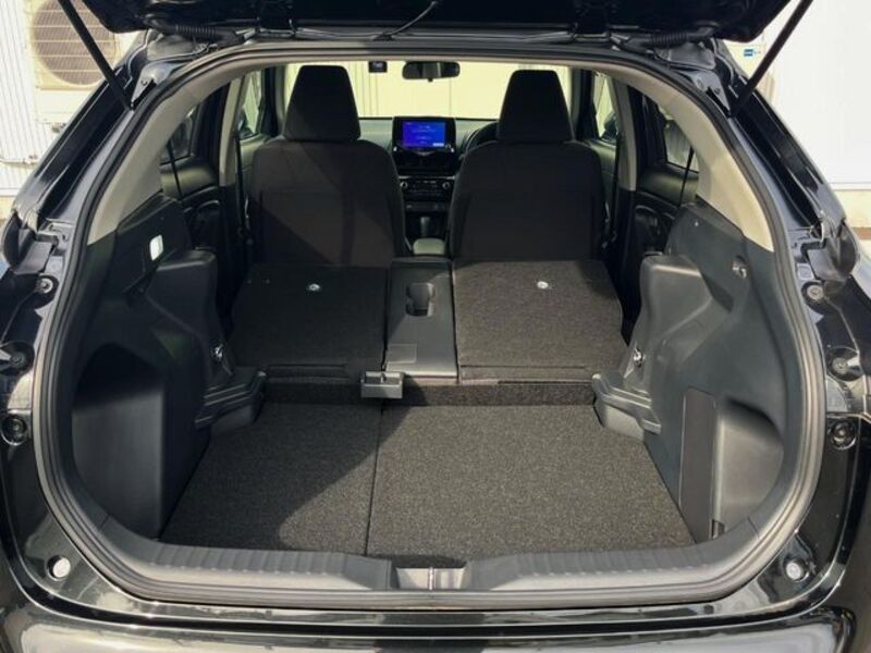 YARIS CROSS