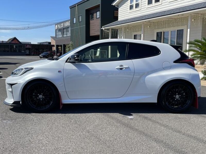 GR YARIS