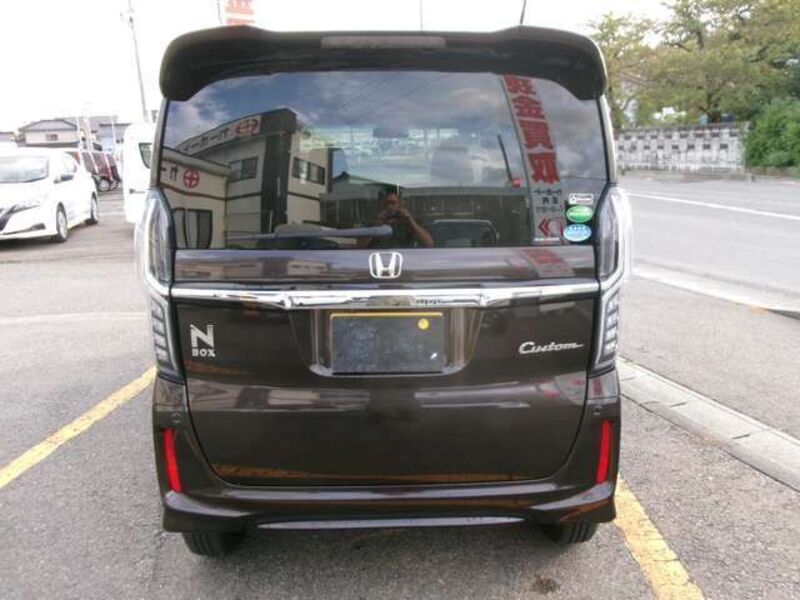 N BOX CUSTOM