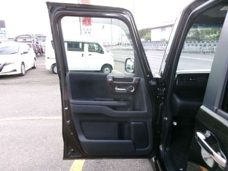 N BOX CUSTOM