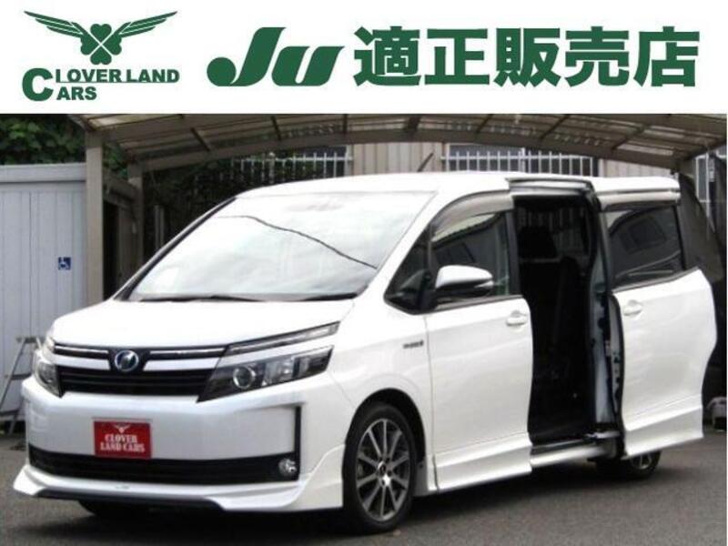 TOYOTA VOXY
