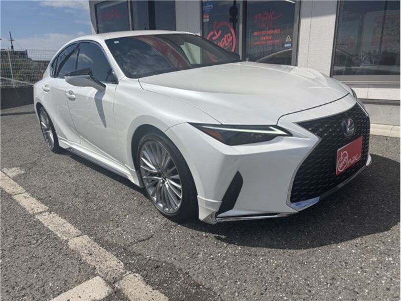 LEXUS IS
