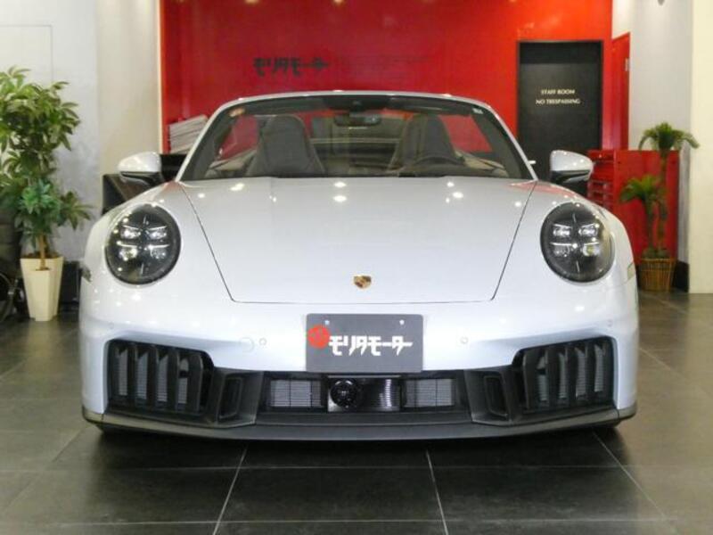 911