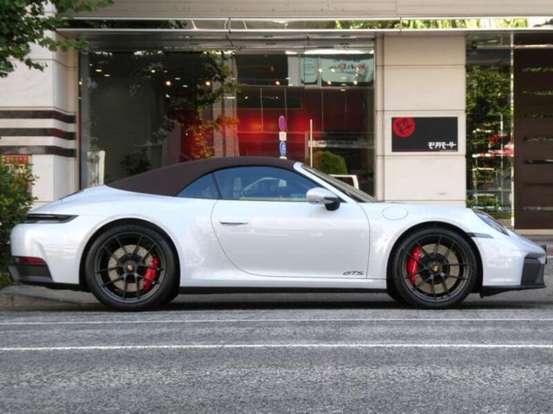 911