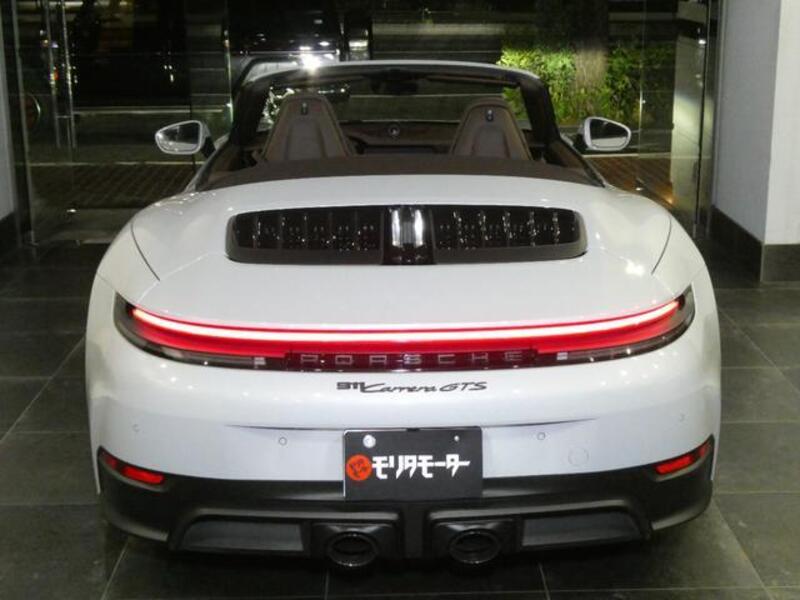911